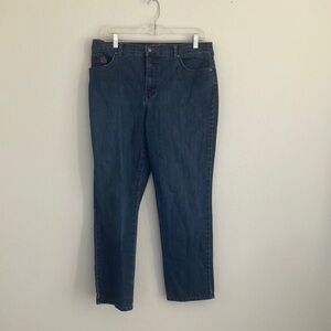 FINAL MARKDOWN Gloria Vanderbilt jeans 14p